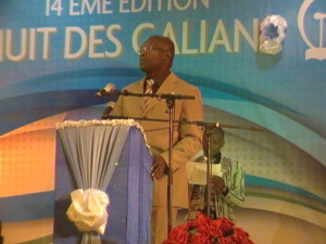 Le ministre délégué à l'alphabétisation lors de la cérémonie de remise des Galian. Ph. B24