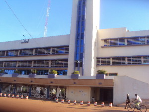 Vue de l'Hôtel de ville de Bobo. Ph. B24