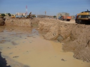 Un fossé qui servira sans doute pour la fondation des bâtiments administratifs. Photo: Burkina24