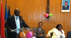 SEM le Pr Joseph PARE s'adressant à la communauté