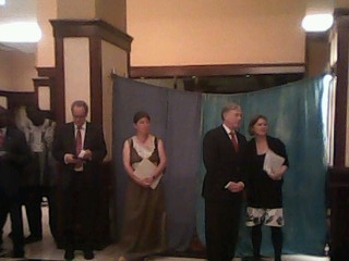 L'ancien président Horst Köhler (2e à droite) et le Premier secrétaire de l'Ambassade d'Allemagne,Elke Erlecke (3e) Ph: B24 E