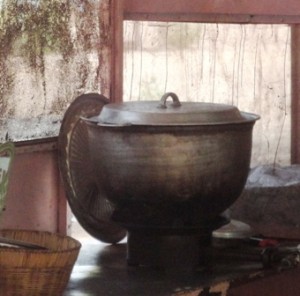 Les vieilles marmites, secret de la bonne cuisine ? (Ph : B24)