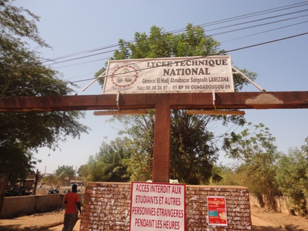  Les élèves lycée technique Aboubacar Sangoulé Lamizana ont abandonné les lieux (Ph. B24)