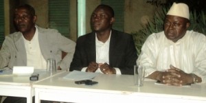 Le présidium du panel: le coordonnateur du RIJ Fabrice Bazié (au milieu), le réalisateur Abdoulaye Dao (à g) et Ardiouma Smoa de la DCN.