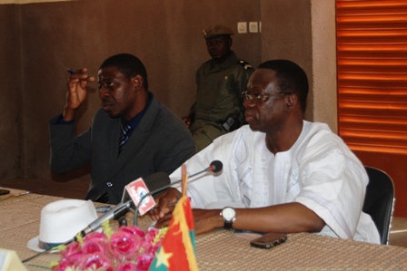 Le premier ministre attentif aux doléances et préoccupations des forces vives de la région des Cascades. Ph.B24