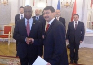 Lettres de créance Amb BF en Hongrie (1)