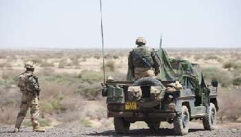 Des soldats français en opération le 9 mars 2013 à Gao. © AFP/John Macdougall