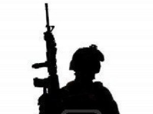 13107018-silhouette-d-39-un-soldat-americain-avec-une-carabine