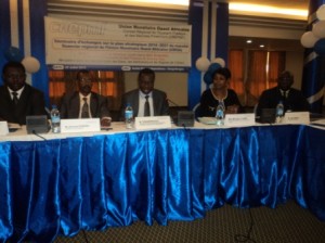 Le présidium à l'ouverture du séminaire, le Conseiller technique du ministre de l'Economie et des Finances(au milieu). Photo:B24