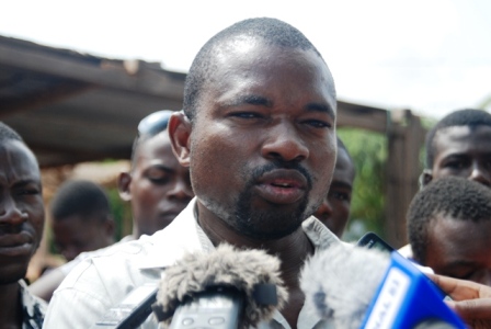 Jean François Tiendrébéogo, le frère de feue Bernadette Tiendrébéogo, face aux journalistes ce mardi 30 juillet. PhB24