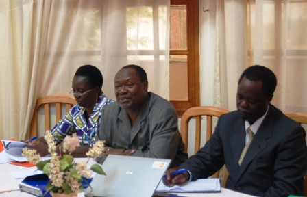 Ablassé Ouédraogo (milieu) le président du parti Le Faso autrement. Ph.B24