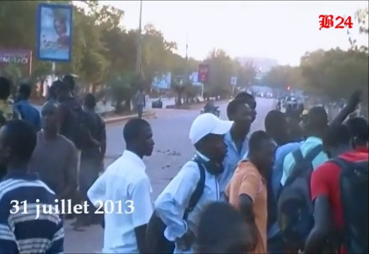 Les étudiants prennent l'Avenue Charles-de-Gaulle en otage. Ph. B24