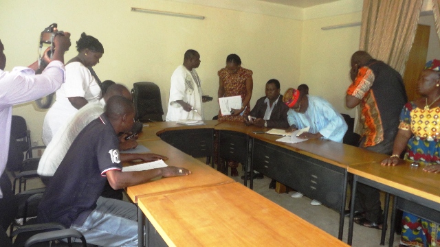 Le quorum n'est pas atteint. La séance est levée, le 9 septembre 2013 à la mairie de l'arrondissement 4 de Ouaga (Ph : B24)