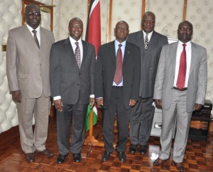 La délégation burkinabè autour du ministre kényan de la santé (2e à partir de la gauche)