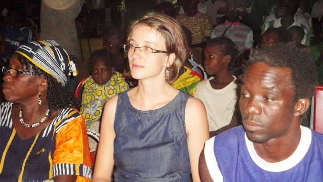 La directrice du Goethe Institut (lunettes), Thekla Worch-Ambara (Ph : B24)