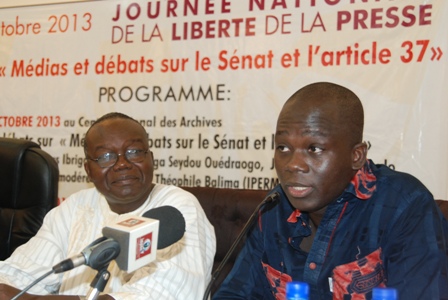 Deux des panélistes, le Pr Luc Marius Ibriga (gauche) et le Dr Seydou Ouédraogo (droite). © Burkina 24