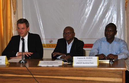 De gauche à droite, Marc Christoph Schumacher de la coopération allemande, le PCA du SPONG et un représentant de l'UNICEF. Ph. SPONG