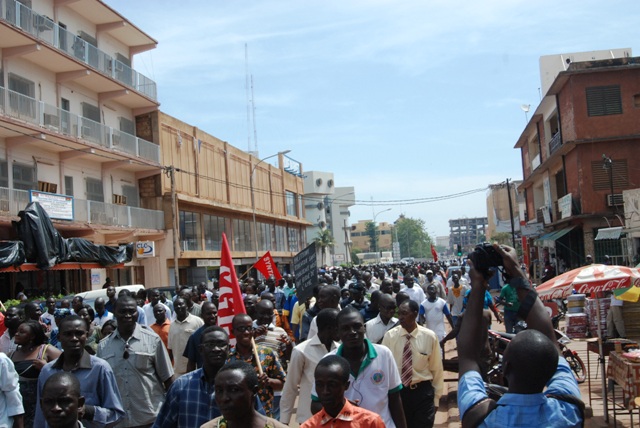 Manifestants de syndicats le 4 octobre 2013 à Ouagadougou  (Ph : B24)