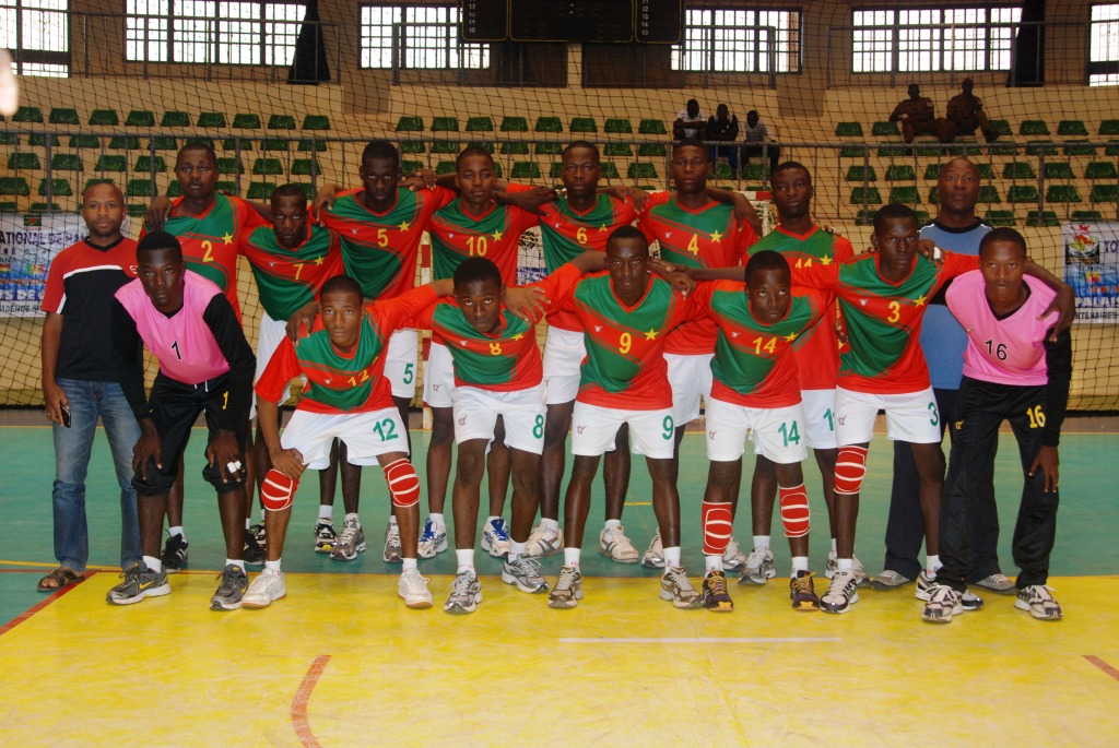 La fédération burkinabè de handball veut commencer le développement de ce sport à la base. Constat fait par Daouda Karaboué