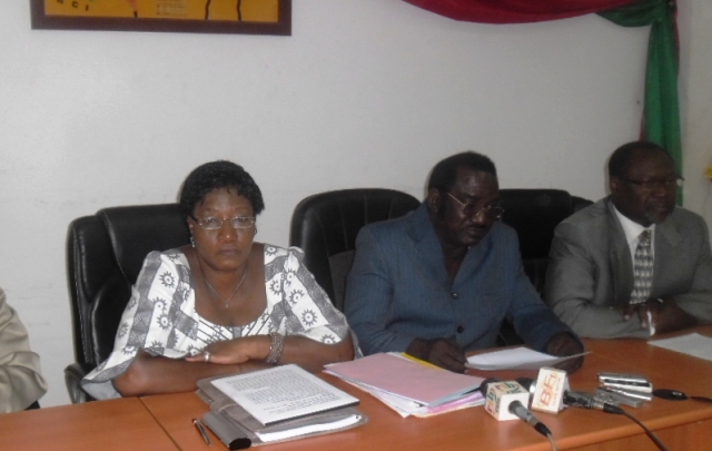 Des députés de l'opposition à la conférence de presse ce 13 novembre 2013 (Ph : B24)