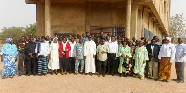 La famille OCADES Caristas va relire ses textes (Ph : B24)