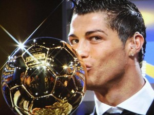 Barré depuis quatre ans par Lionel Messi, Cristiano Ronaldo remporte enfin pour la deuxième fois le Ballon d'Or