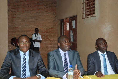 Trois des quatre promus CAMES. De gauche à droite, le Pr Soma, le Dr Kabré et le Pr Ouédraogo. ©Burkina 24