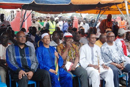 Les démissionnaires du CDP ont été accueillis par la foule des manifestants et par les chefs de partis d'opposition, ce samedi 18 janvier 2014. © Burkina 24