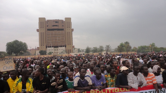 Les manifestants à la Place de la Nation à Ouagadougou, le 18 janvier 2014 (Ph : B24)