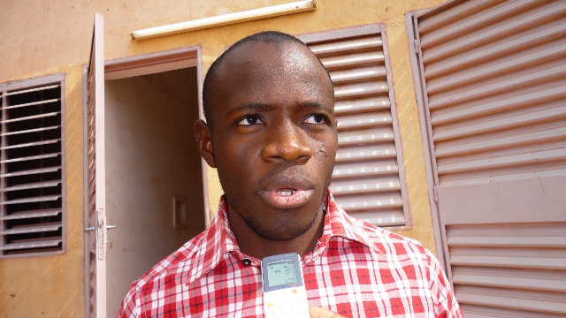 Moussa Kiettega, comptable au PNVB, assure que tout se déroule bien au guichet SIAO (Ph : B24)
