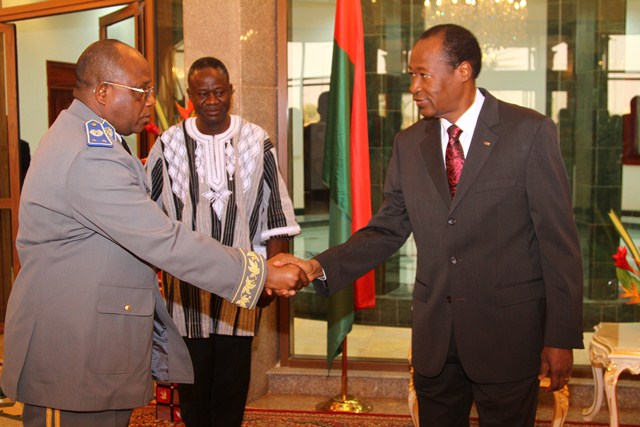 Le Président du Faso a officiellement remis les galons aux généraux. Ici, le désormais général de division Honoré Traoré (Ph : Présidence du Faso)