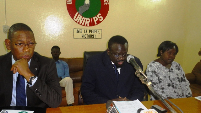 Me Bénéwendé Sankara entouré de ses "camarades" lors de la présentation des voeux à la presse ce jeudi (Ph : B24)