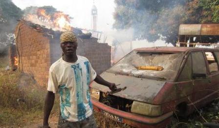Des biens appartenant à des musulmans ont été pillés et incendiés dans la zone PK 26, au nord de Bangui à la fin janvier.© Amnesty International