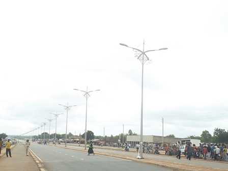 La route d’interconnexion à la RN1 à la sortie vers Bobo-Dioulasso lors de son inauguration le 16 juillet 2012 (Ph : B24)
