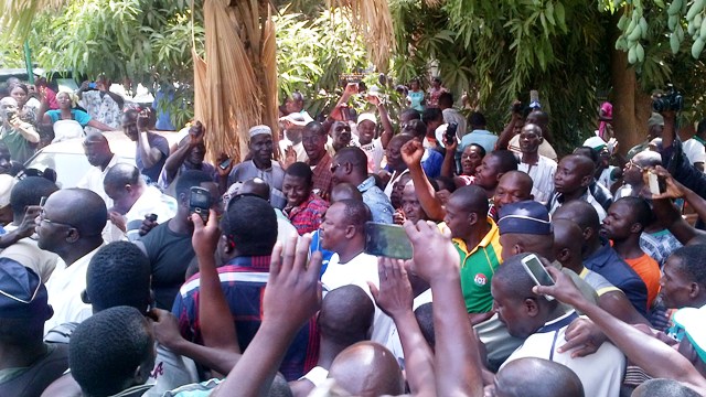 Anatole Bonkoungou accueilli en triomphe après la fin de l'élection (Ph : B24)