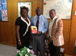 Walib Bara et Augusta Palenfo avec l'ambassadeur Koutaba. Photo: Vanessa Toure
