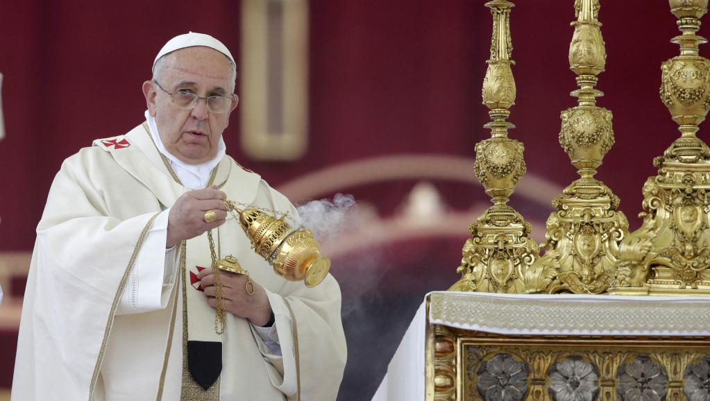 Le Pape François, ce dimanche 27 avril 2014. REUTERS/Max Rossi