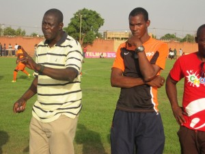 Seydou Zerbo dit Krol (gauche) a pour mission de maintenir le RCK en première division. Krol est assisté par Ibrahim Kano dit la clé