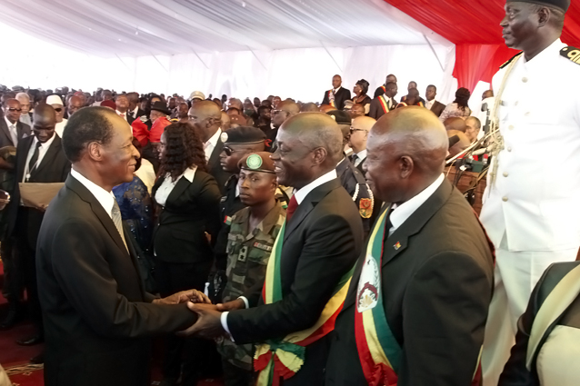 Le Chef de l'Etat burkinabè félicitant son homologue bissau-guinéen (© Présidence du Faso)