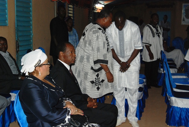 Blaise Compaoré et son épouse ont apporté leur à la famille de  Gilbert Ouédraogo ( © Burkina24)