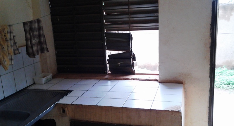 La fenêtre de la cuisine a été cisaillée (© DR)