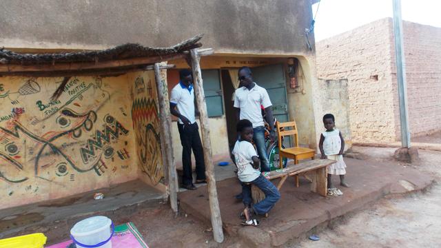 Au domicile de Zmo, à Karpala, un quartier de Ouagadougou (© Burkina 24)