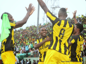 Issoufou Dayo (dossard 8) a contribué à la qualification de l'AS Club de Kinshasa en finale en marquant le but égalisateur 