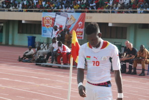 Bertrand Traoré ne sera pas avec les Étalons en Angola. Il a quitté ses coéquipiers avant même la mi-temps du match Burkina-Lesotho suite à blessure.