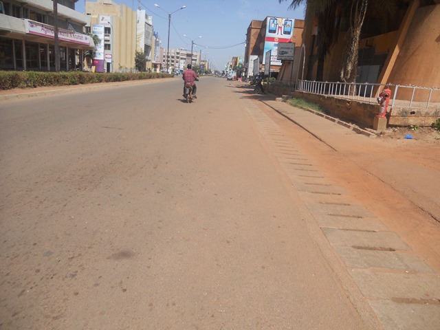 Avenue Kwamé Nkruma aux environs de 10 heures