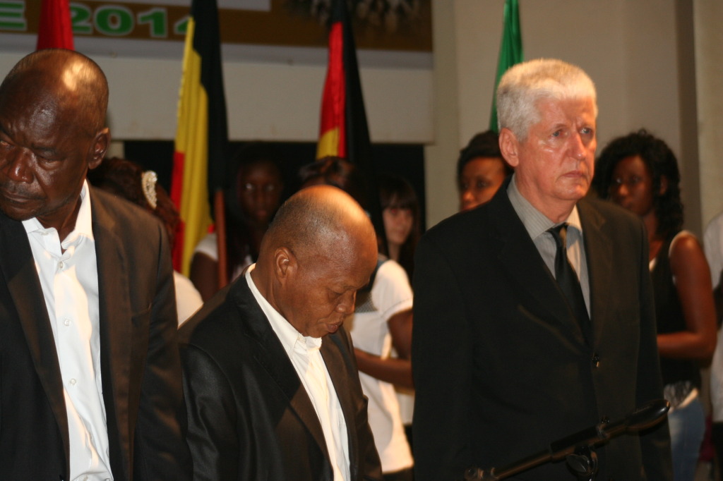 Me Halidou, président de l'AFAVIC et Patrick de Lalande à la cérémonie d'hommage aux victimes du crash. Ph. Kambou G