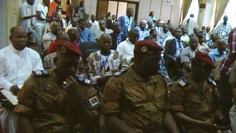 Les représentants de l'armée venus "encourager" les participants aux travaux (© Burkina24)