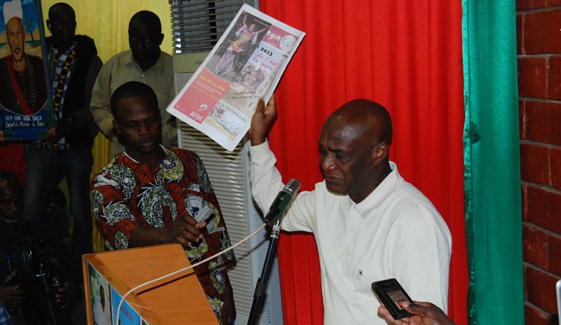 "Voilà le numéro spécial de l’organe officiel du Burkina Faso, Sidwaya, le journal de tous les Burkinabè, consacré au 11-Décembre à Dori. On ne cite pas le nom de Arba Diallo dans ce journal"