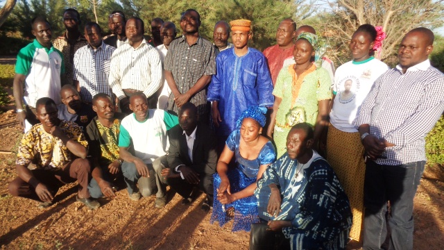 La photo de famille à la fin de l'installation des 22 membres de la Sous-Section UPC de Koubri.