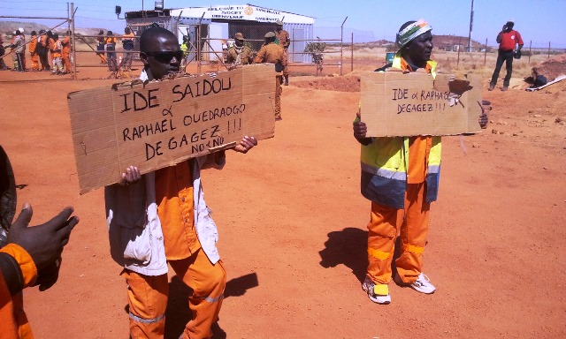 Les travailleurs réclament le départ de deux membres de la direction de la mine